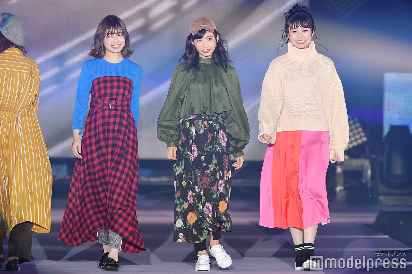 人見古都音 、小栗有以 、長久玲奈（C）モデルプレス