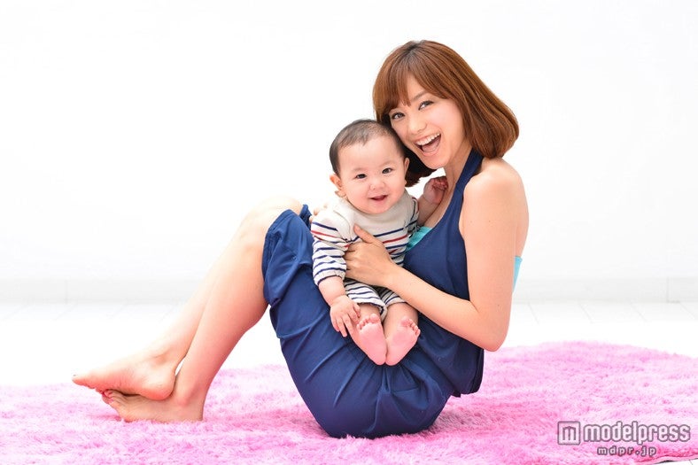 蛯原英里の産後トレーニング : 赤ちゃんと一緒に産後太りやたるみを解消! : … Amazon.co.jp: 蛯原英里の産後トレーニング~enaエクササイズ