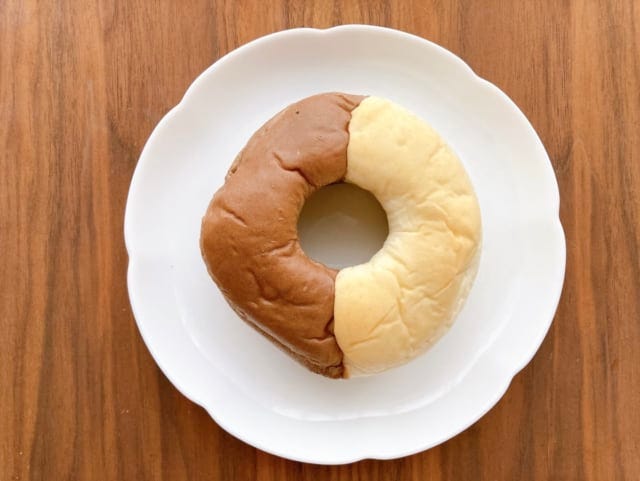 お得感たっぷりの白と黒のリングパン