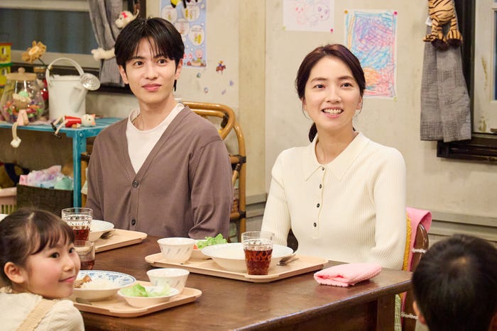 志尊淳、仁村紗和「10回切って倒れない木はない」第1話(C)日本テレビ