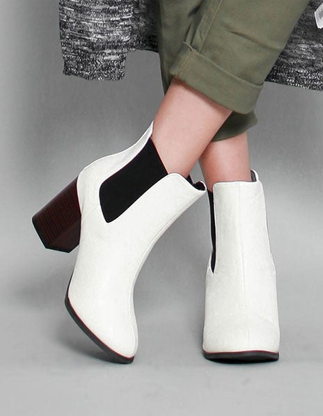 チャンキーヒールサイドゴアショートブーツ「salus」1,990円（税込）／画像提供：salus