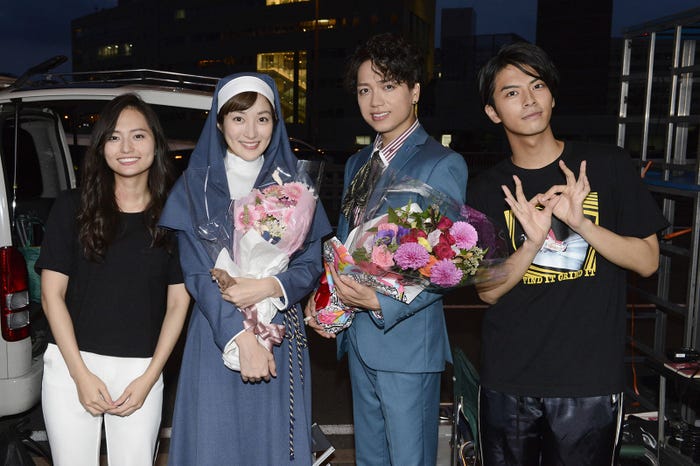 (左から)山賀琴子、高梨臨、山崎育三郎、中尾暢樹(画像提供:テレビ朝日)