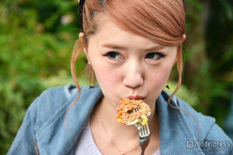 「プラザパビリオン・レストラン」スペシャルセット／モデル：河西里音