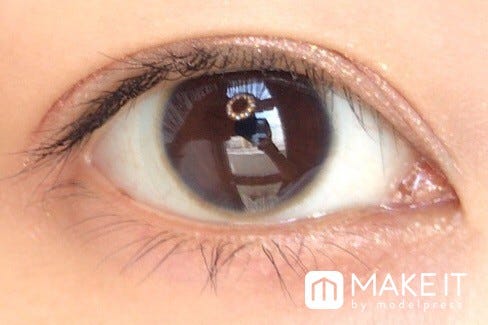 【リンメル】「プリズムパウダーアイカラー」“005 ブライトオレンジ”使用 (C)メイクイット