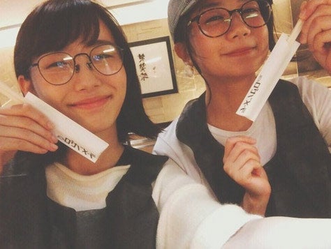 「まれ」清水富美加＆飯豊まりえ、念願の“プライベート交流” そっくり2ショットに反響