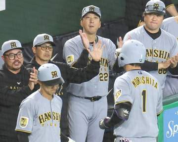 阪神・藤川監督「打球が少し遠くに飛んでいる雰囲気も」 開幕巨人戦に勝ち越し「とりあえず帰ろう」【一問一答】