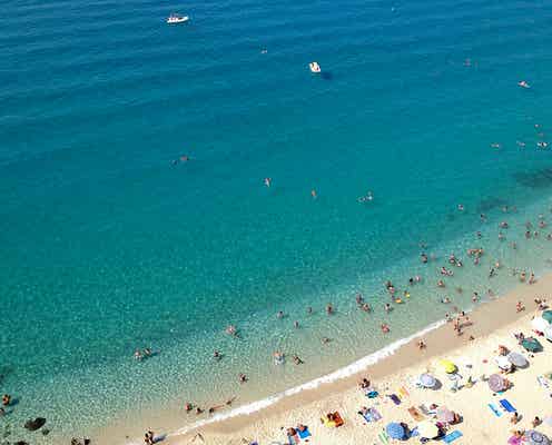 イタリア「トロペーア」の絶景ビーチに一目惚れ “神々の海岸”が宝石級の美しさ