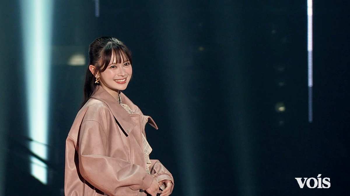 AKB48伊藤百花、大人フェミニンなルック キュートさ全開のウインクも