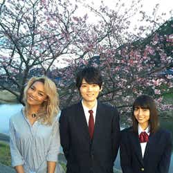 モデルプレス - 古川雄輝×小島梨里杏「2人の間でしか生まれない何かがあった」Crystal Kayとコラボで切ないラブストーリー