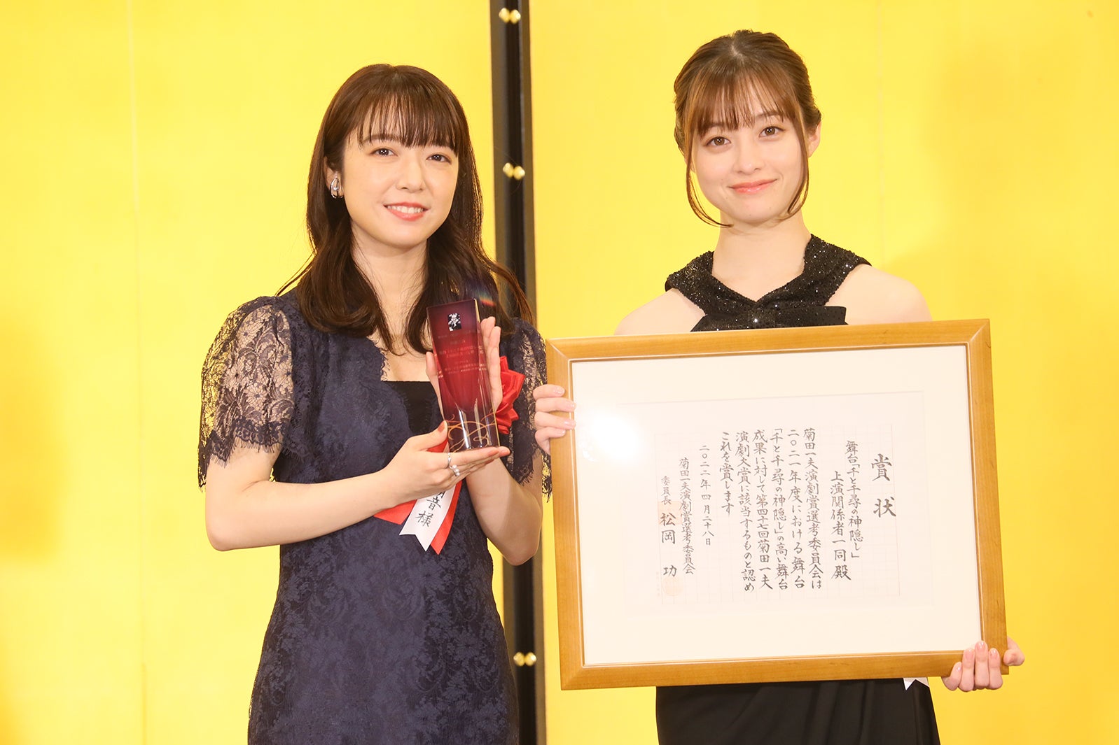 橋本環奈＆上白石萌音、揃って登壇で喜び語る 舞台「千と千尋の神隠し」が菊田一夫演劇大賞