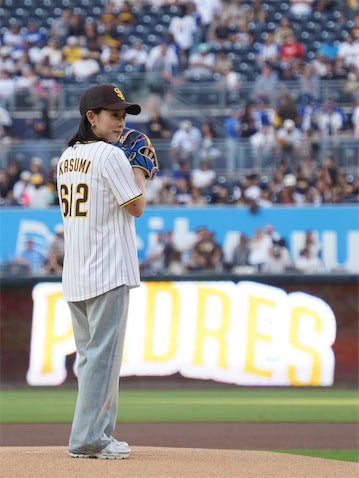 石川佳純、パドレス×ドジャース戦で始球式「とても楽しく忘れられない日になりました！」