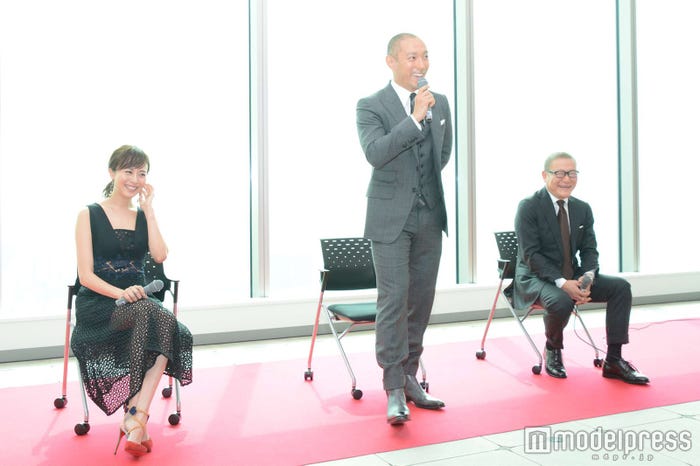 (左から)比嘉愛美、市川海老蔵、國村隼(C)モデルプレス