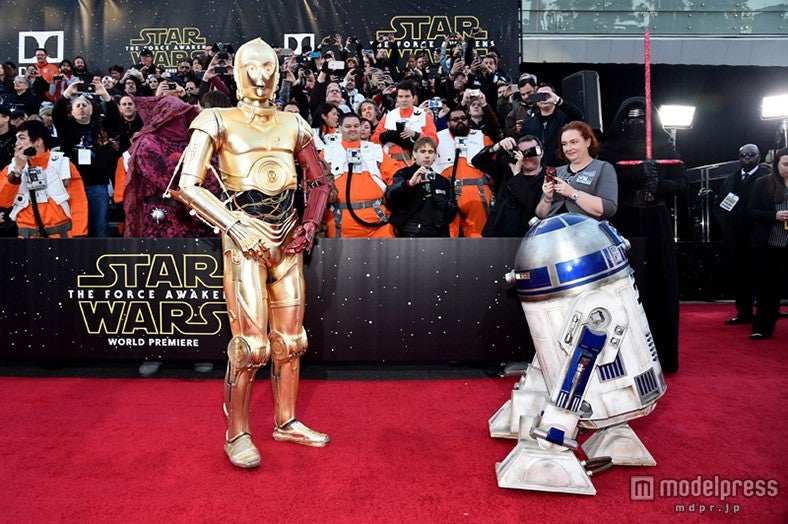 C3-POとR2-D2／（C）2015Lucasfilm Ltd．＆TM．All Rights Reserved