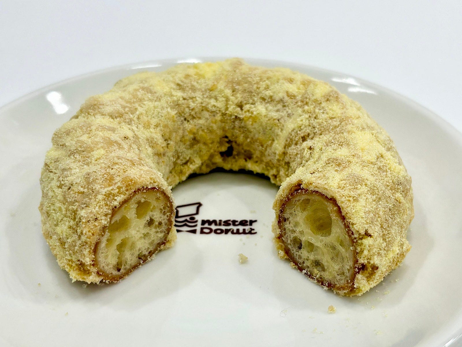 カスタードの甘みと共に、サクぽふんの食感を存分に楽しめます