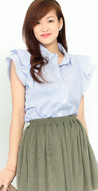 ラッフル袖ストライプブロードブラウス「salus」2,490円(税込)