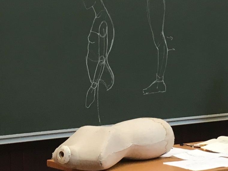 《アントワープの教室から見るファッション教育の今》服か、ファッションか 具体と抽象を切り替える