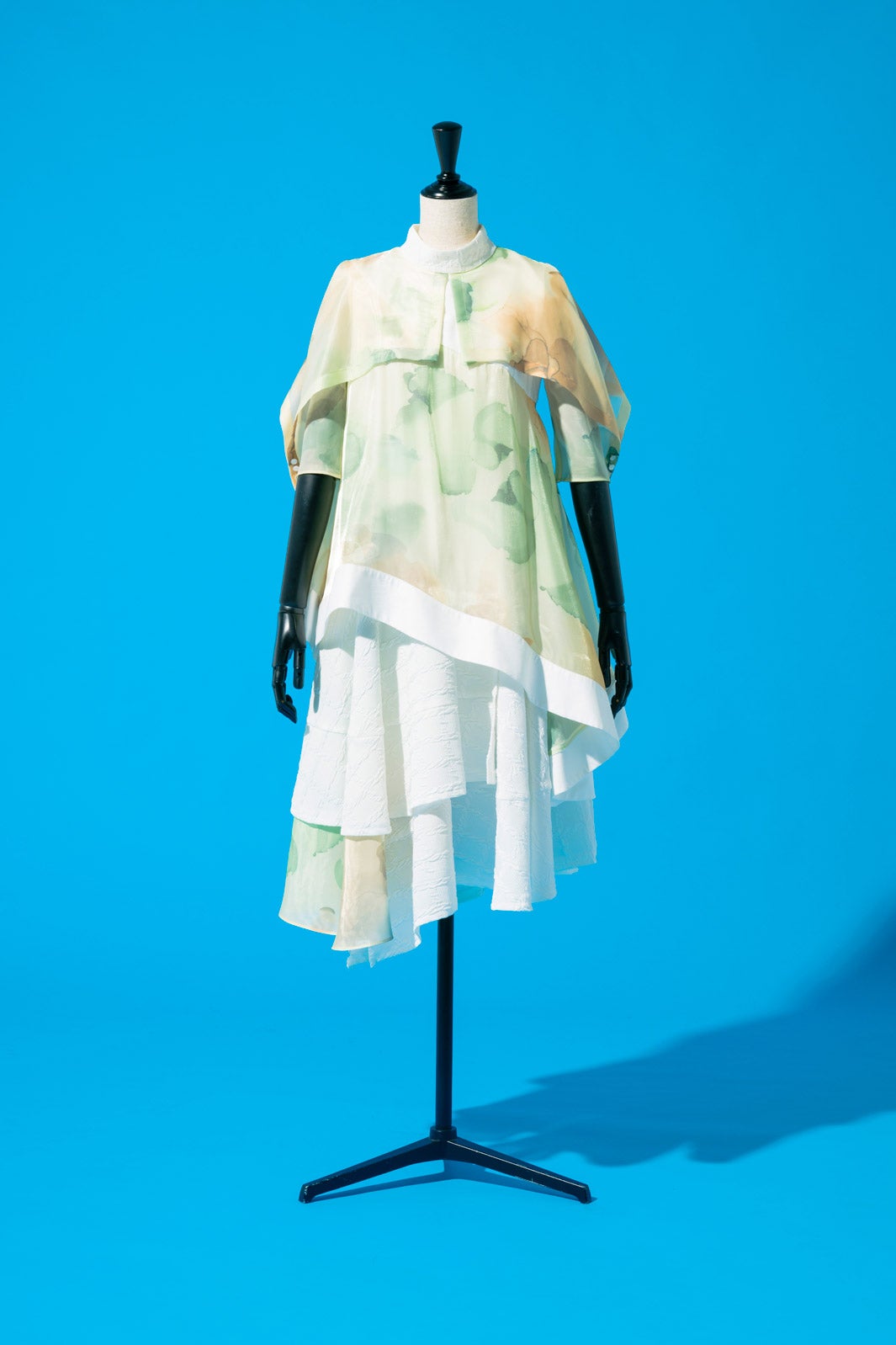 展示物：衣装「全国おひさま化計画」／日向坂46初展覧会「WE R！」より（C）Seed & Flower LLC.