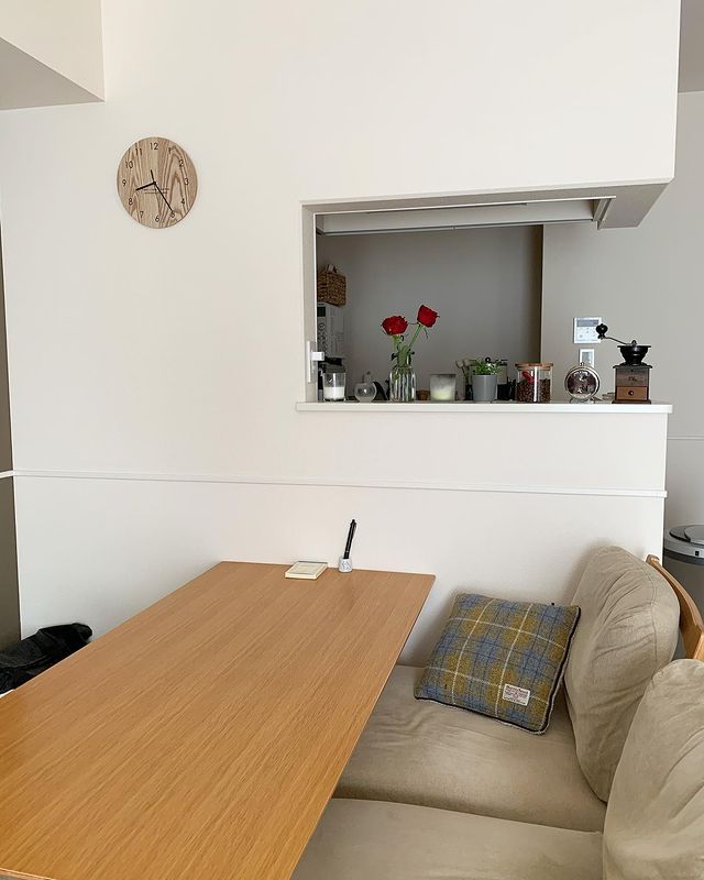 一人暮らしの部屋に花を飾ろう 毎日の暮らしに彩りを添える おすすめの飾り方 モデルプレス 一人暮らしの部屋に花を飾ろう 毎日の暮らしに彩りを添える おすすめの飾り方 モデルプレス
