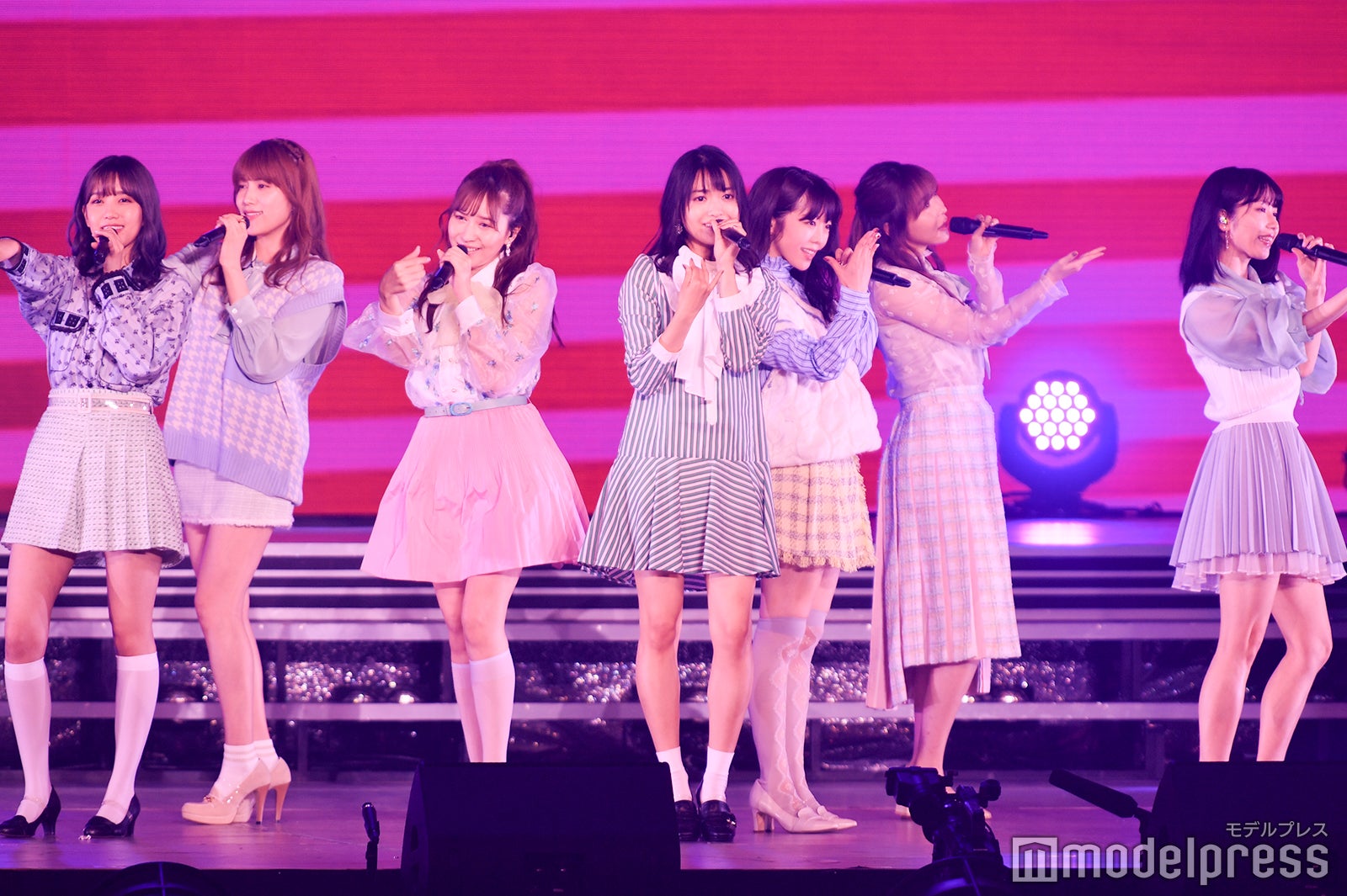 加藤玲奈、入山杏奈、河西智美、北原里英、峯岸みなみ、指原莉乃、横山由依「峯岸みなみ卒業コンサート～桜の咲かない春はない～」（C）モデルプレス