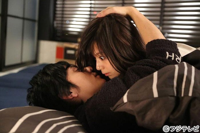 山村隆太、西内まりや/「突然ですが、明日結婚します」第1話より/画像提供:フジテレビ