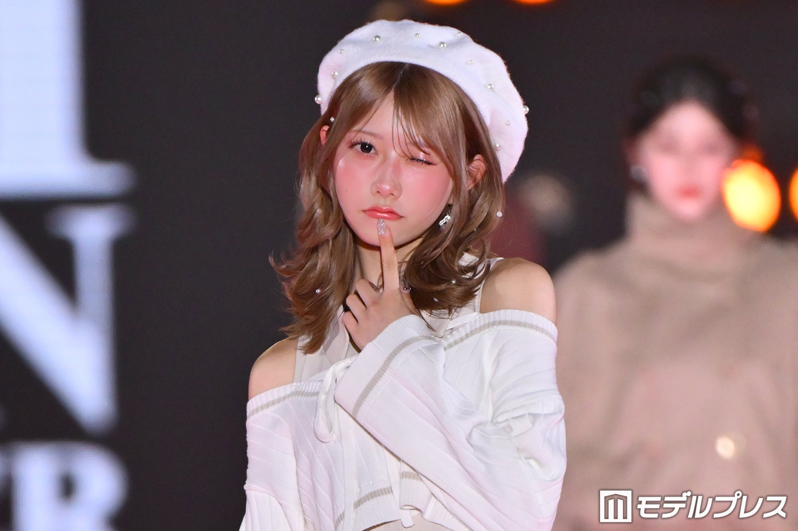 AKB48千葉恵里、華奢な美肩チラ見せ “あざと可愛い”仕草に視線集中【関コレ2026A/W】
