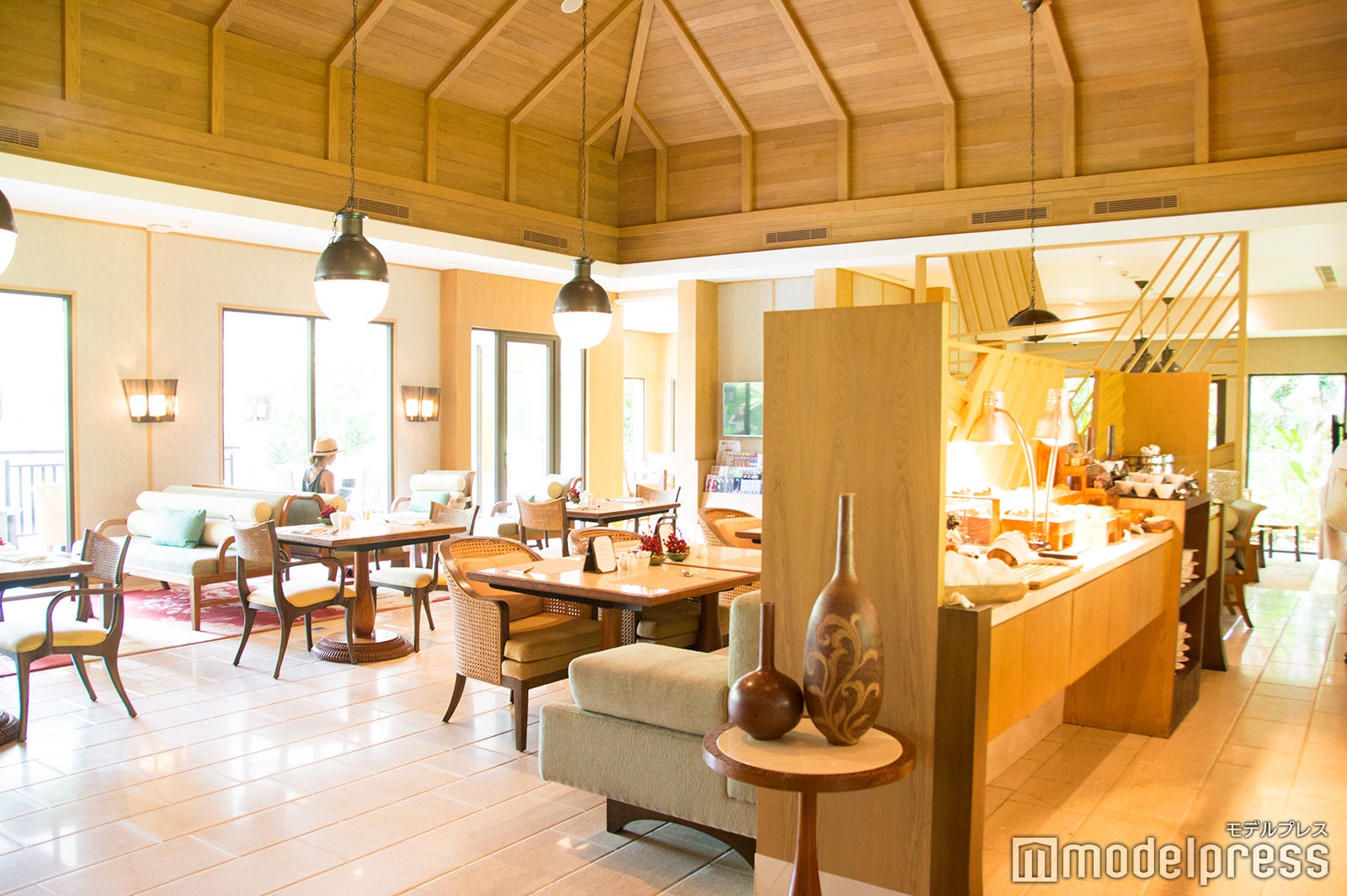 クラブラウンジ（C）モデルプレス