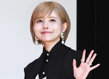 益若つばさ 自宅キッチンが広いっ！天井が高いっ！鈴木奈々と2人並んで余裕のオシャレ空間がエグすぎた