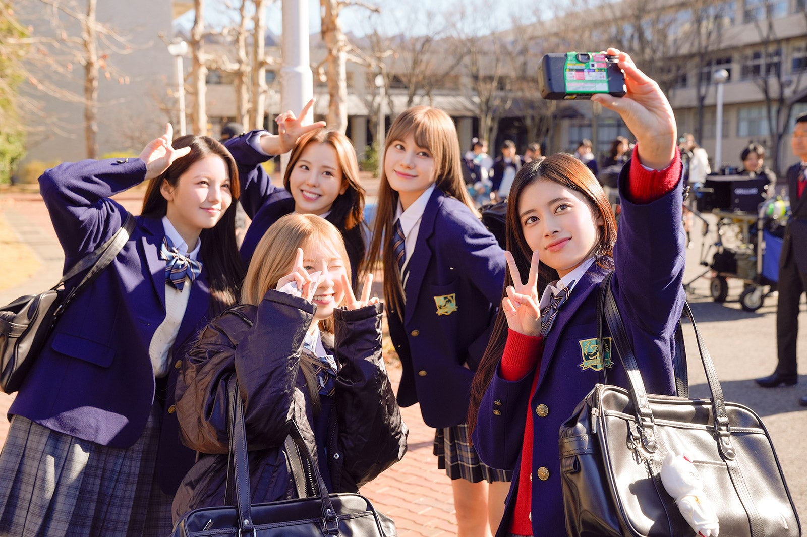 MIIHI、AYAKA、MAKO、NINA、RIMA（C）2024「恋わずらいのエリー」製作委員会（C）藤もも／講談社