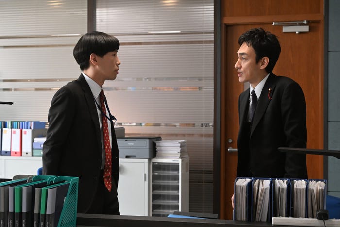 坂口涼太郎、草なぎ剛 「罠の戦争」最終話より(C)カンテレ