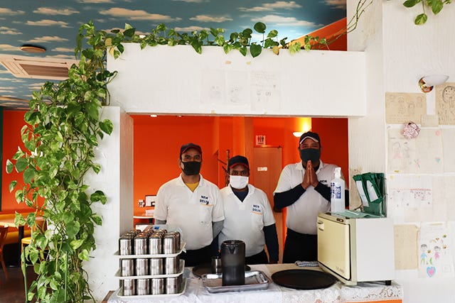 ニューデリの店員3名