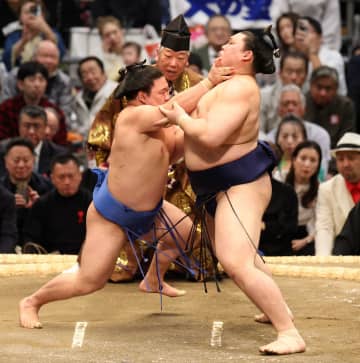 藤ノ川初金星 横綱初挑戦で21歳若武者が大仕事！“父・甲山親方超え”果たし「うれしい」