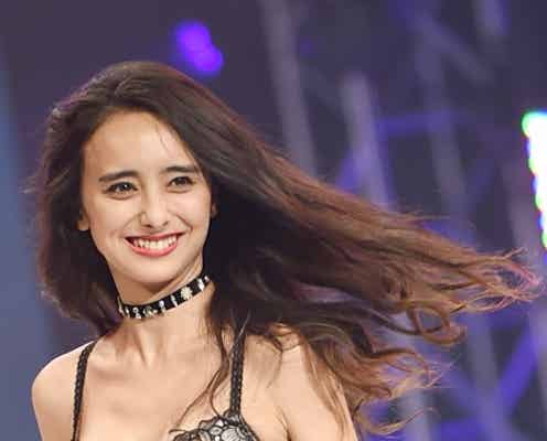 石田ニコル、SEXYランジェリーで登場 美バストに熱視線<神戸コレクション2015S/S>