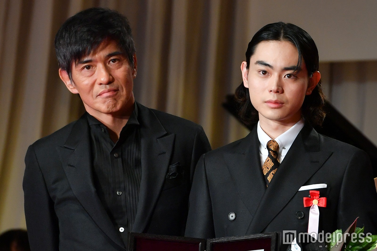 佐藤浩市、菅田将暉（C）モデルプレス