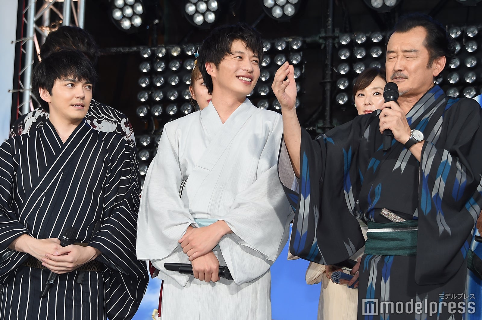 （左から）林遣都、田中圭、吉田鋼太郎（C）モデルプレス