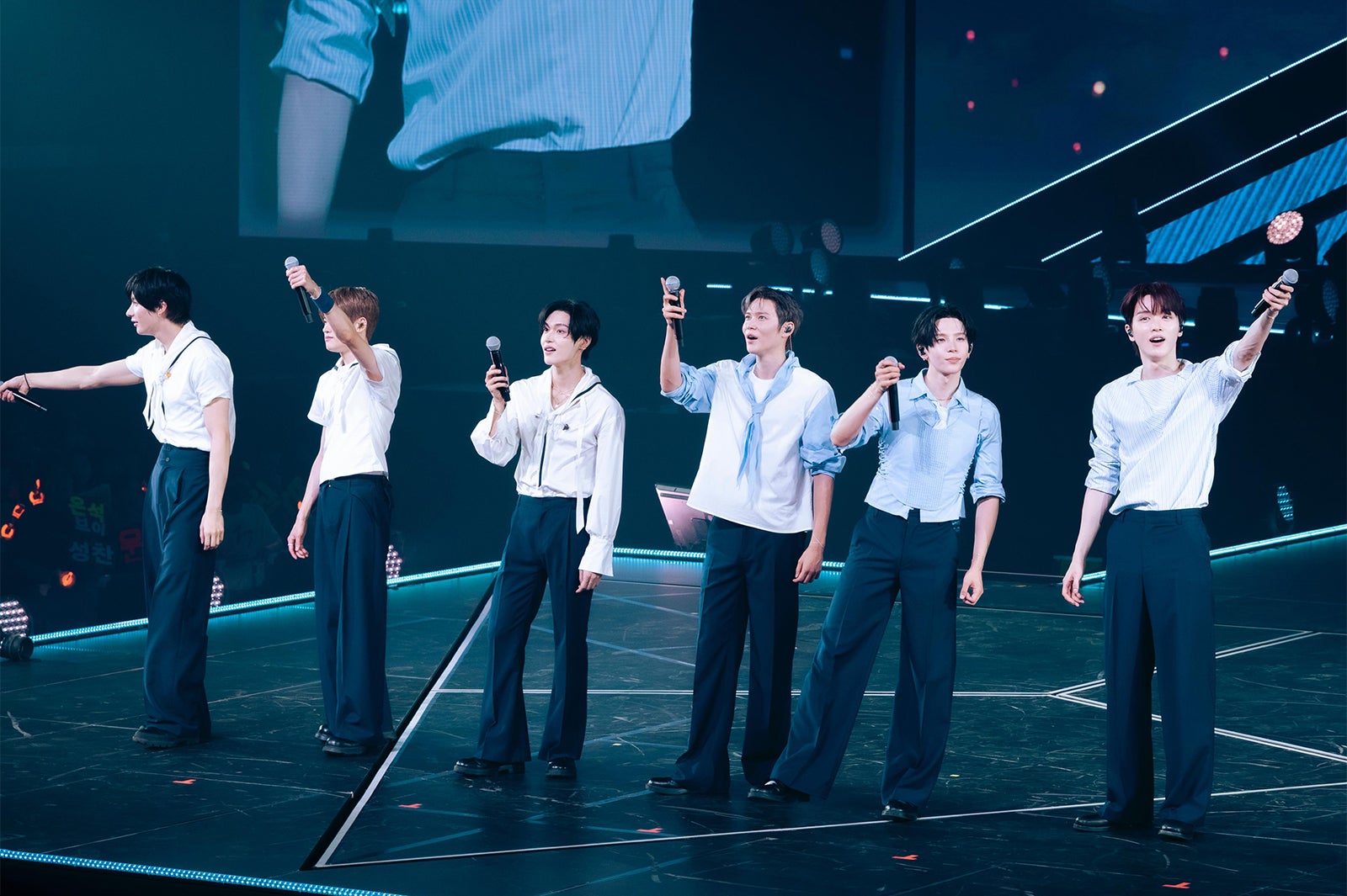 RIIZE、初の日本アリーナツアー開幕 先輩グループのカバーも披露