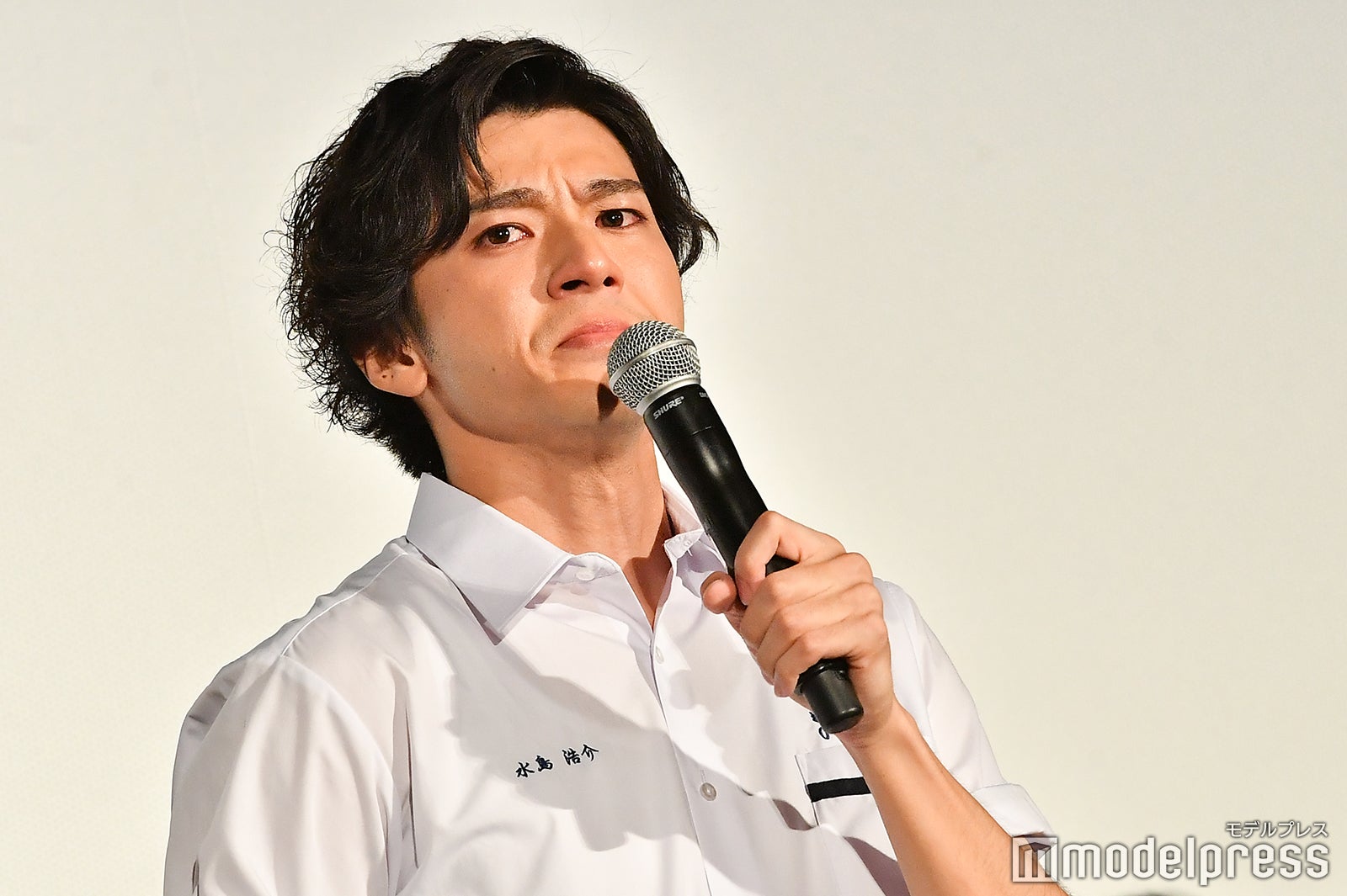 涙をこらえる山田裕貴（C）モデルプレス