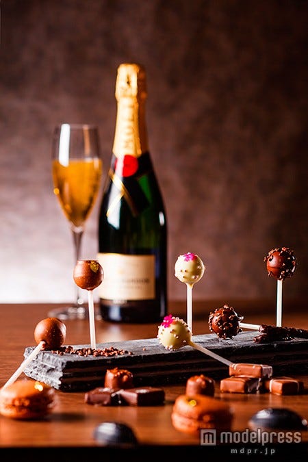 キャンディ風一口フード&泡カクテルで乾杯 都心に新たなバーが誕生