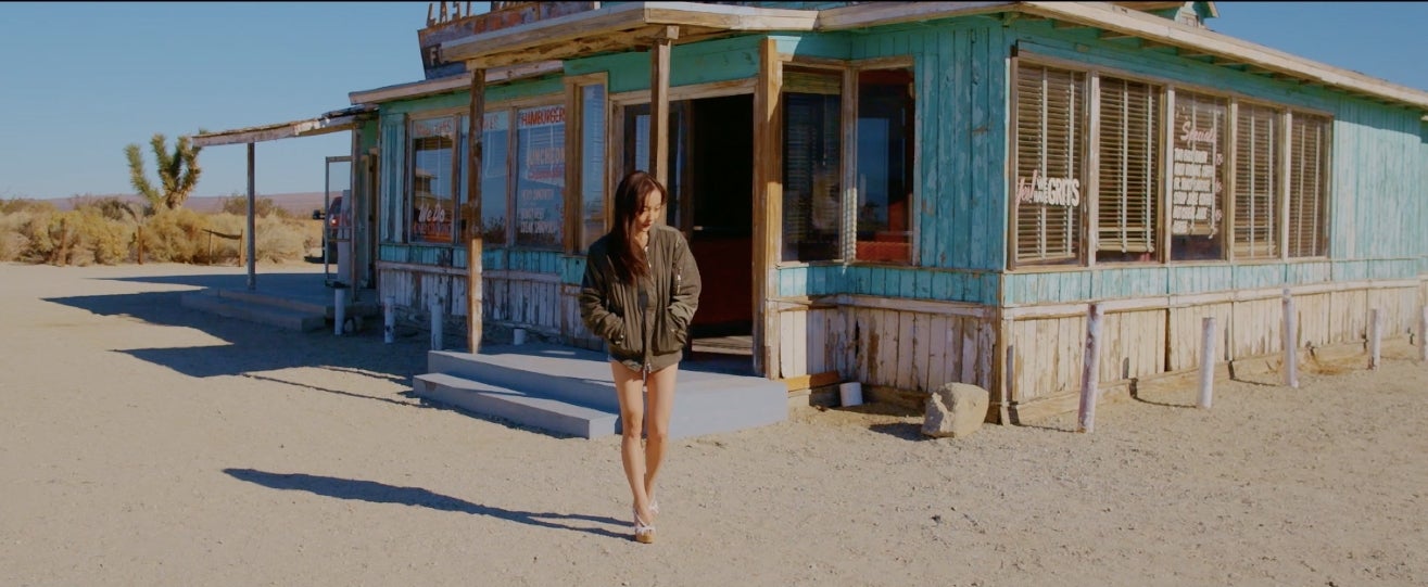 板野友美「Just as I am」MVより（画像提供：キングレコード）