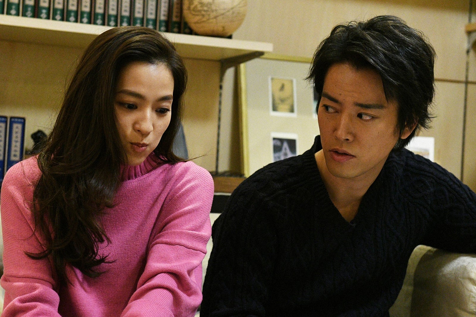 中村アン、桐谷健太／「きみが心に棲みついた」第6話より（C）TBS