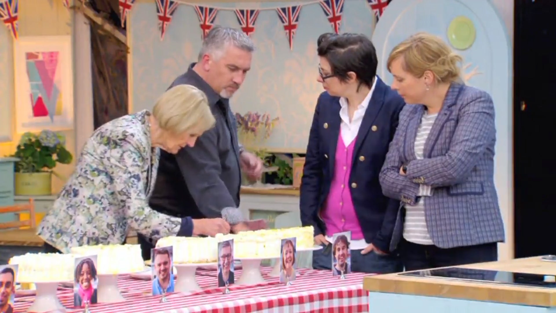 アメリカでも放送され人気に（「ブリティッシュ ベイクオフ」1話目キャプションより）