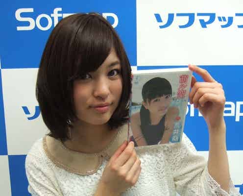 「non-no」専属の17歳美少女モデル、弾けるスクール水着姿披露