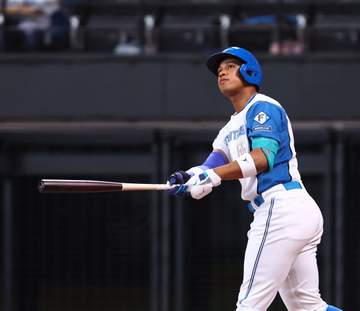 日本ハム・万波 大きな10号ソロ 今季12球団最速で自身5年連続の2桁到達 六回に貴重な追加点