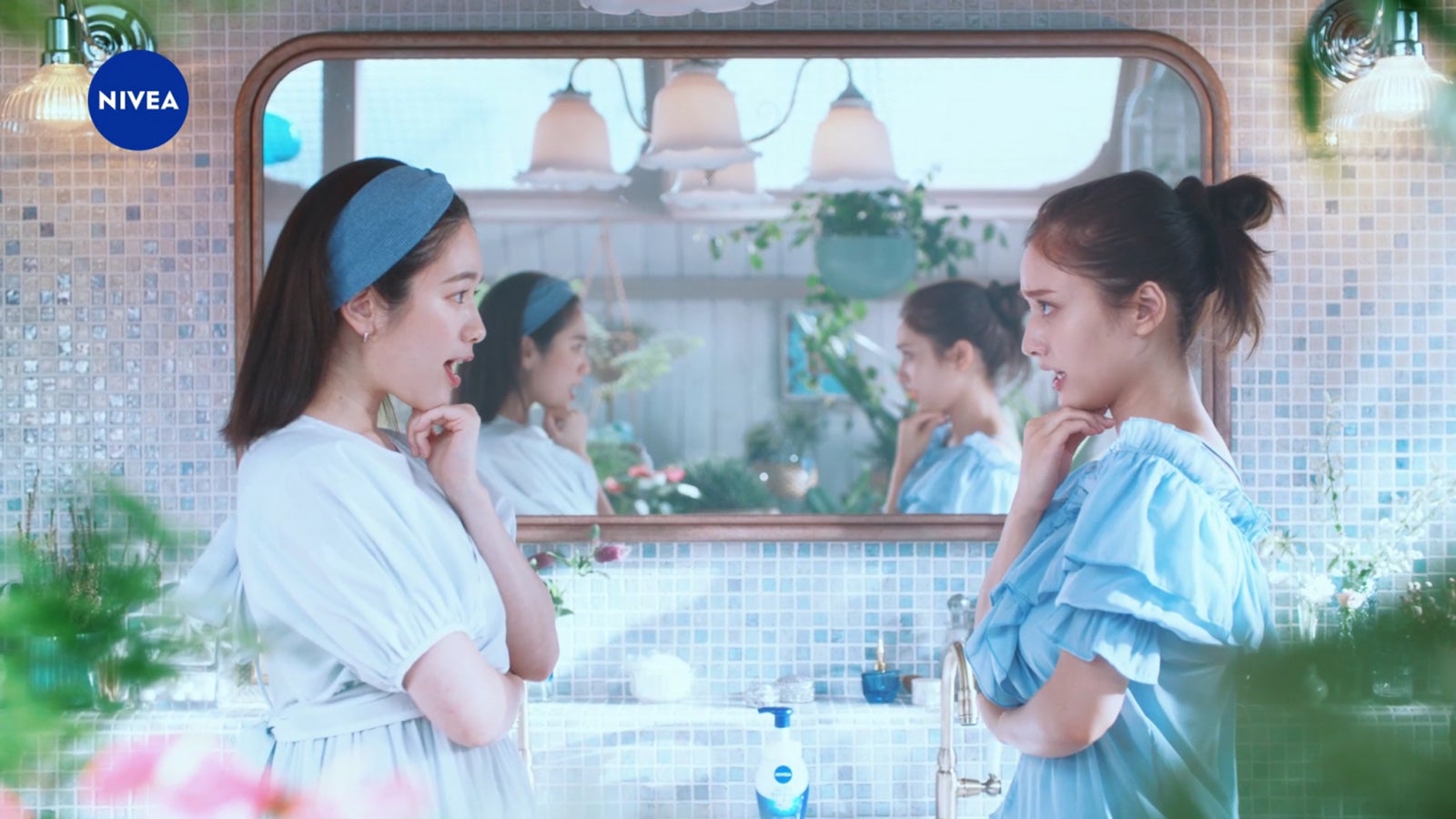 筧美和子、谷まりあ／WEBCMより（提供写真）