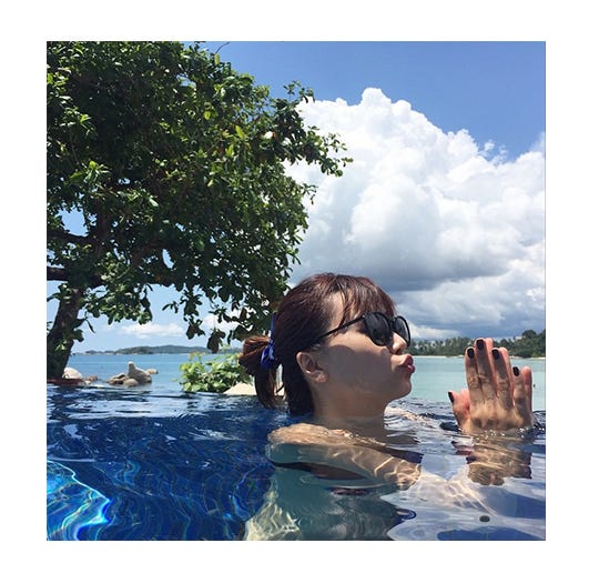 ヨンア、ビンタン島でのんびりGW 「マネしたい」お洒落な旅コーデも披露