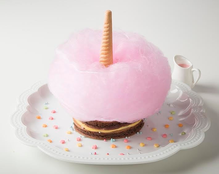 ゴロピカドンのカミナリパンケーキ1,090円（税抜）（C）1979, 1981,1982,1984,1985,2018 SANRIO CO., LTD. APPROVAL NO.S584281