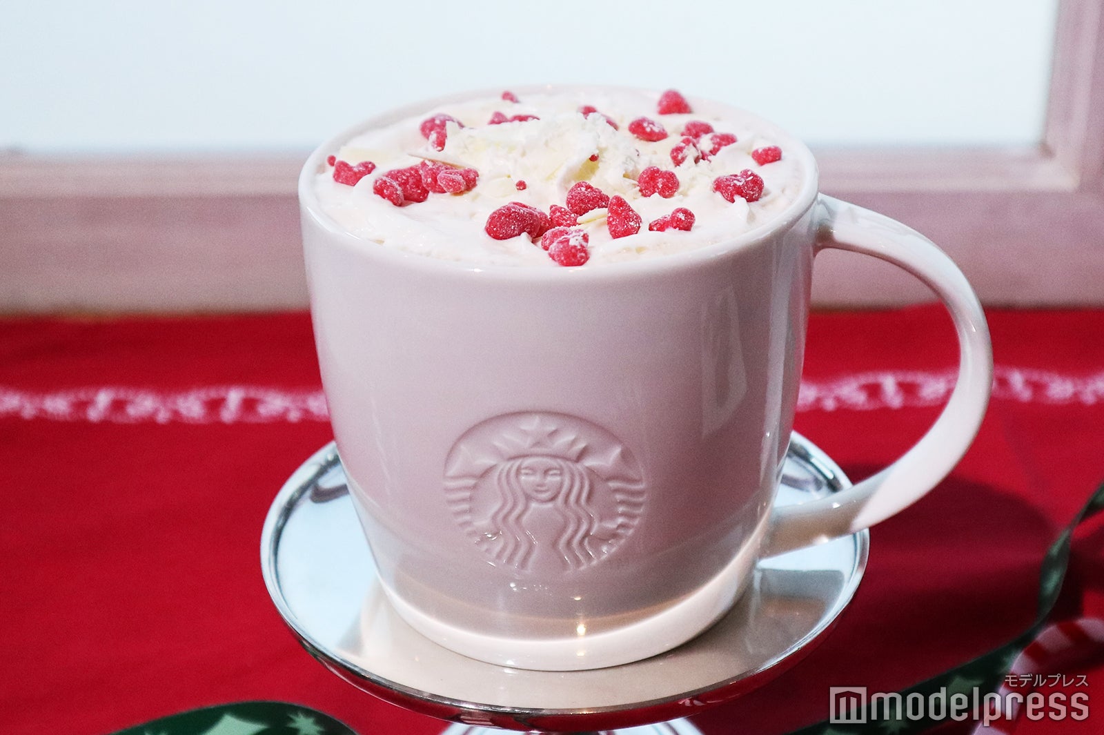 「ベリー×ベリー ホワイト モカ」（C）モデルプレス