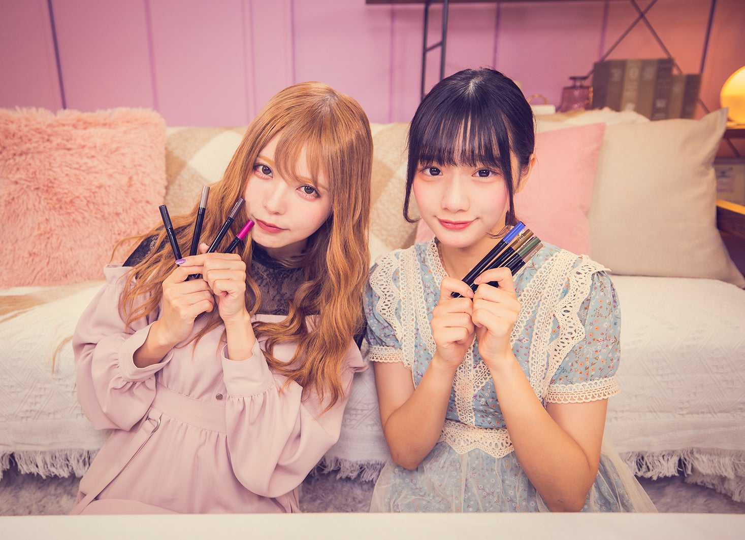 （左から）益若つばさ、兎遊（提供写真）