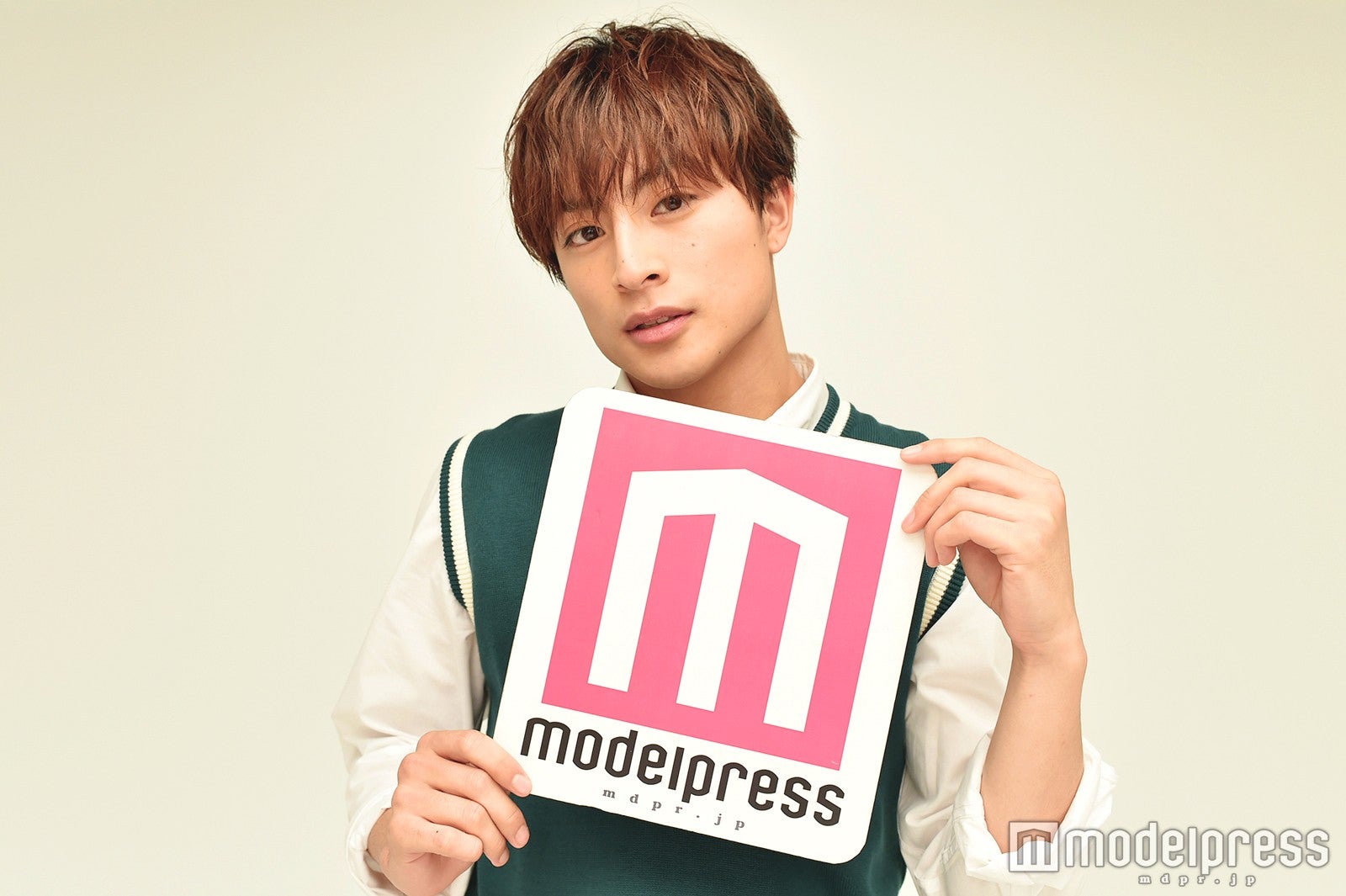 モデルプレスのインタビューに応じた白濱亜嵐（C）モデルプレス