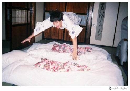 野村周平、躍動感溢れる“お茶目ショット”に反響「可愛すぎか」「少年のよう」