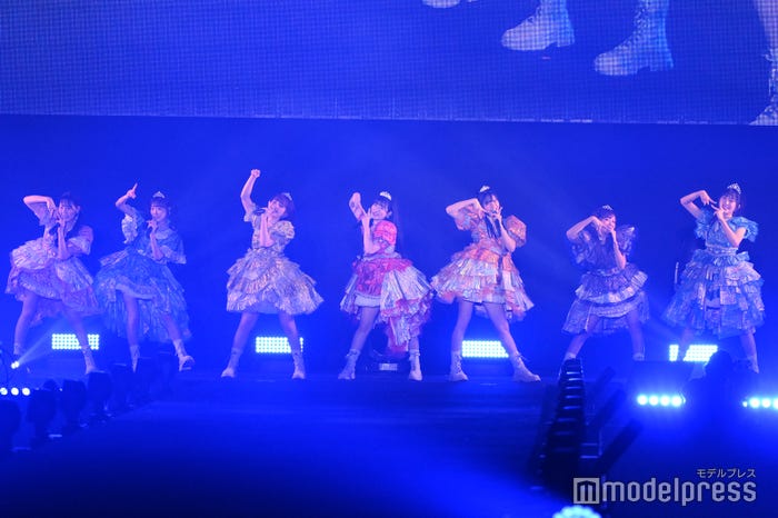 松本かれん、櫻井優衣、早瀬ノエル、月足天音、鎮西寿々歌、仲川瑠夏、真中まな/FRUITS ZIPPER(C)モデルプレス